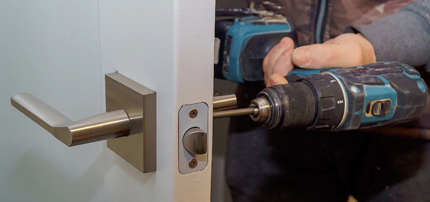 Broken Door Handle Lock Repair in Alta Sierra, California